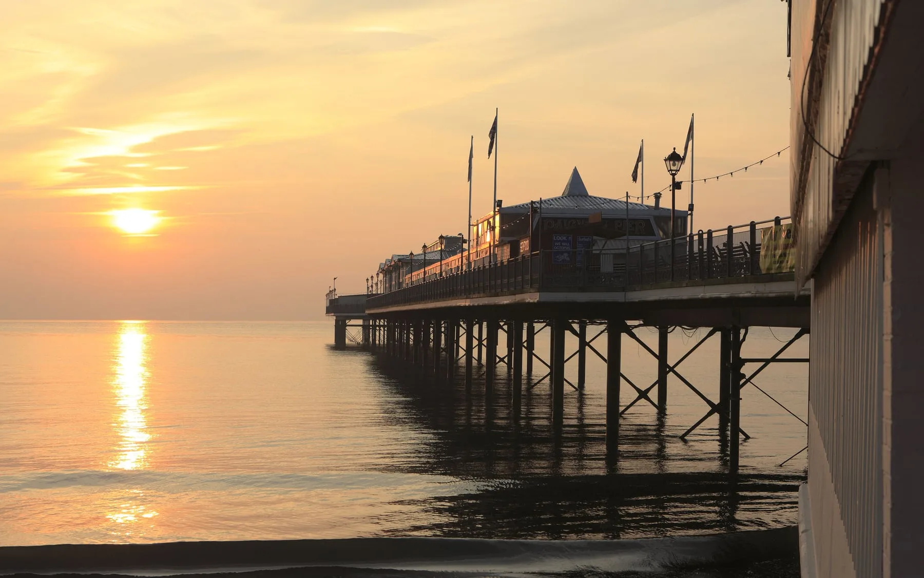 Paignton Pier silhouetted at sunset on the Devon coast — Santander