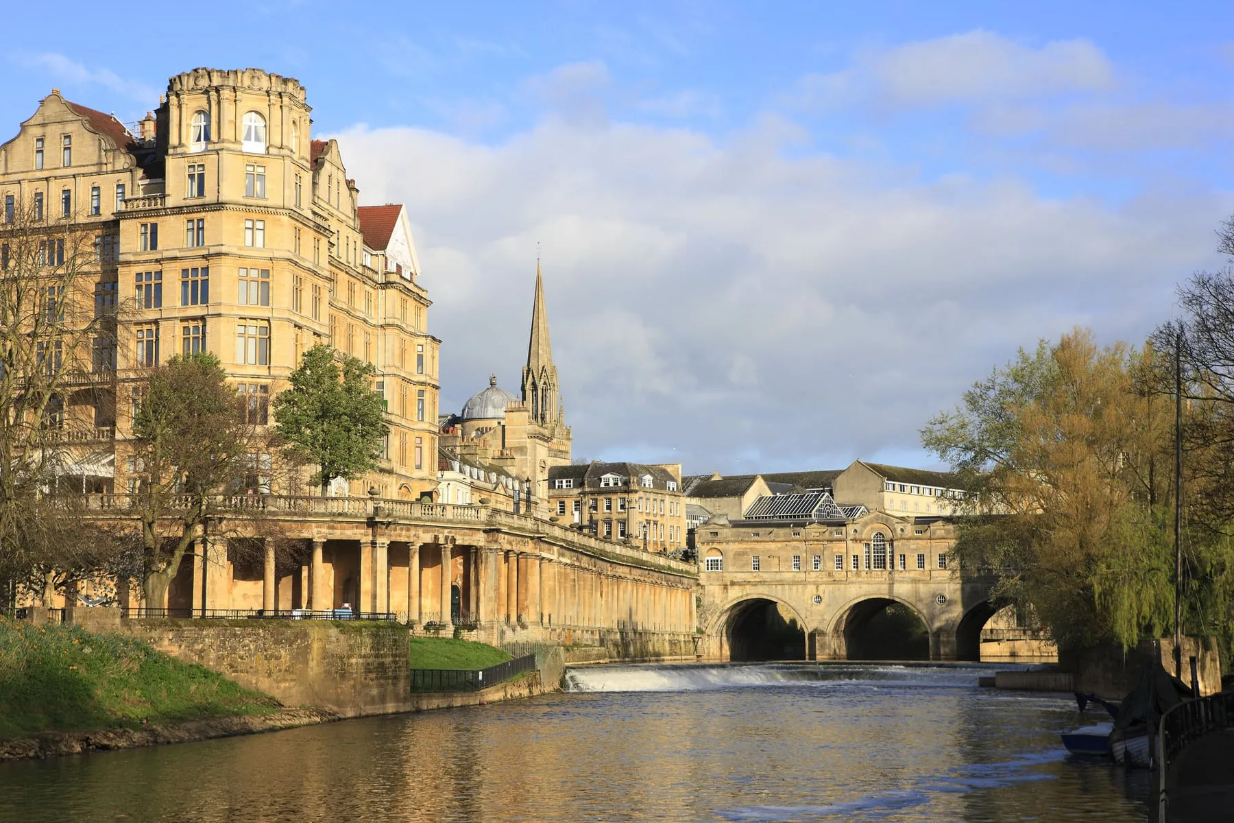 Pulteney Bridge and the weir on the River Avon, Bath — Santander