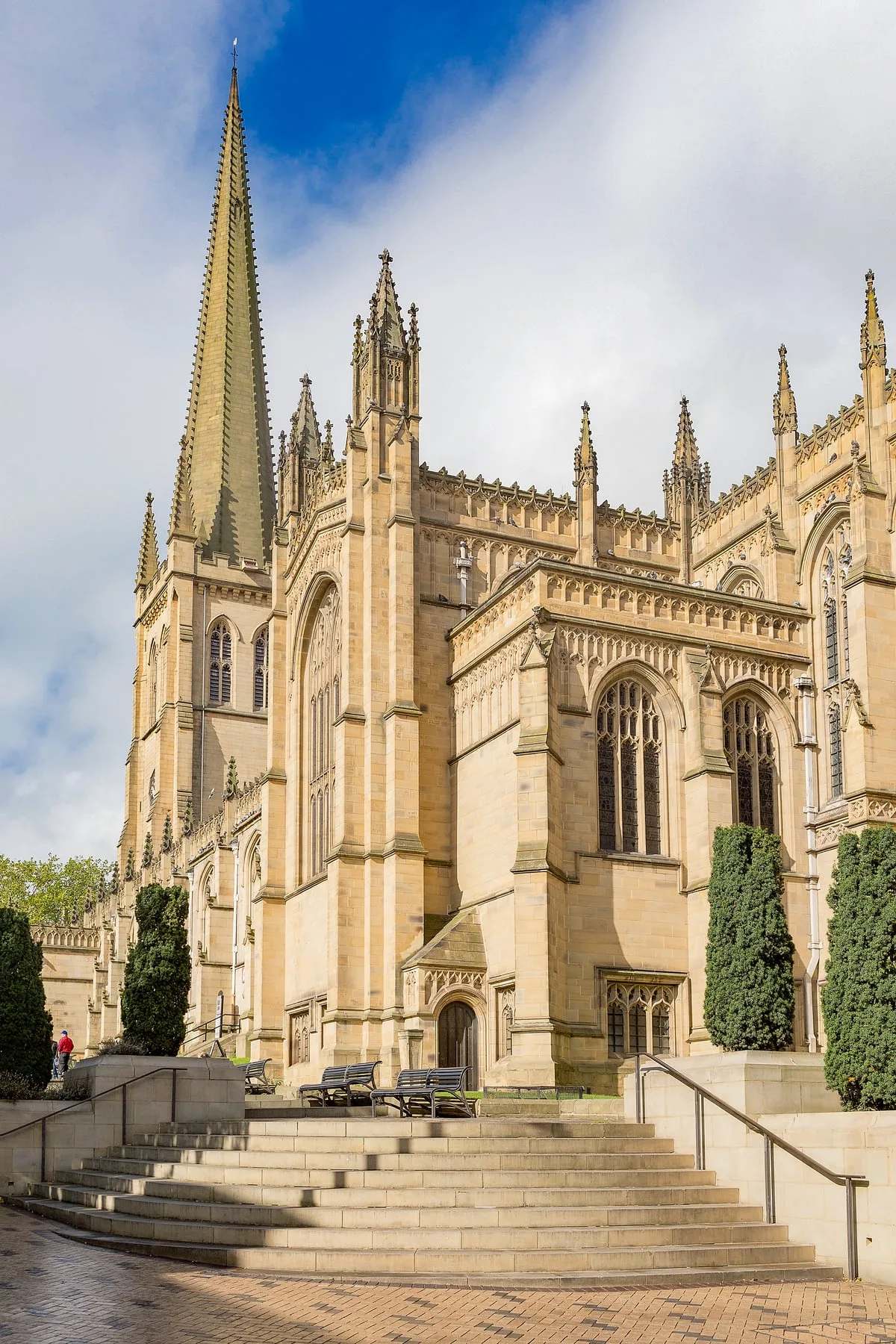 Wakefield Cathedral and its soaring spire, West Yorkshire — Santander